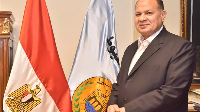 محافظ أسيوط يتفقد موقع إنشاء سوق حضري بالكوم الأحمر بالبداري