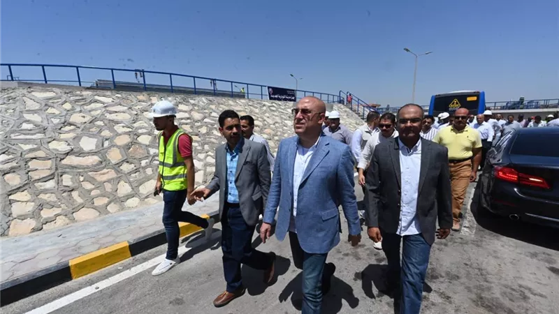 وزير الإسكان يتفقد محطة معالجة الصرف الصحي بمدينة النوبارية