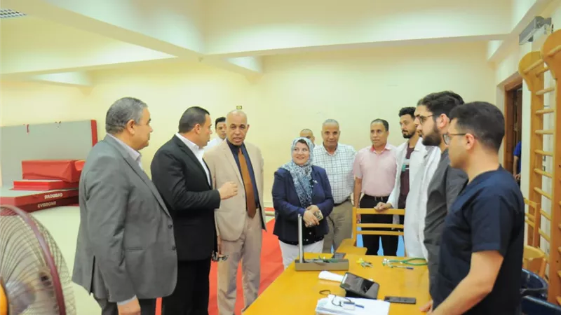 رئيس جامعة كفر الشيخ يتفقد اختبارات القدرات