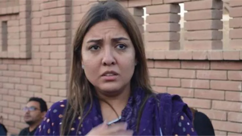 تشيع جنازة والد الفنانة مى كساب من مسجد الشرطة بالشيخ زايد