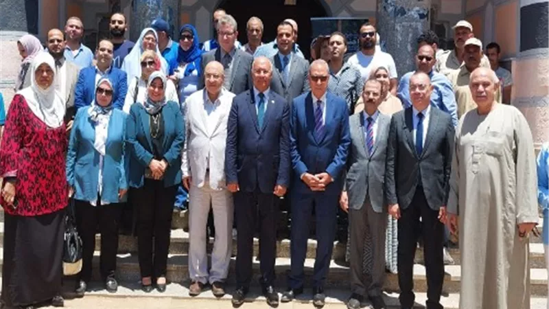 محافظ القليوبية ورئيس جامعة بنها يتفقدان مبادرة 