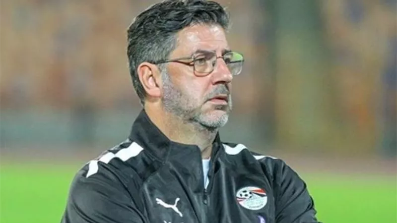 حازم إمام يحسم الجدل بشأن رحيل فيتوريا عن تدريب منتخب مصر