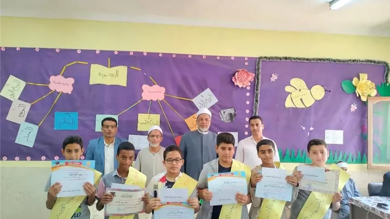 تكريم أوائل الشهادة الابتدائية الأزهرية بإدارة العاشر