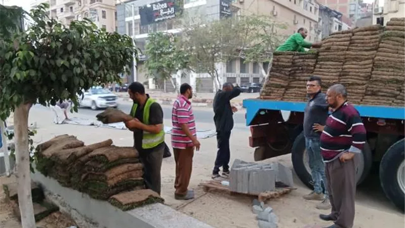 رصف وتطوير الحدائق العامة والجزر الوسطي بطول شارع الجيش