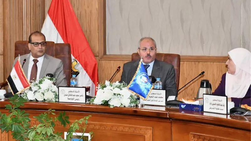 جامعة الإسماعيلية الأهلية تستقبل العائدين من السودان وأوكرانيا