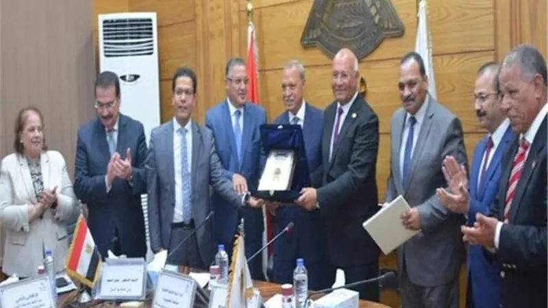 تكريم الدكتور جمال سوسه رئيس جامعة بنها