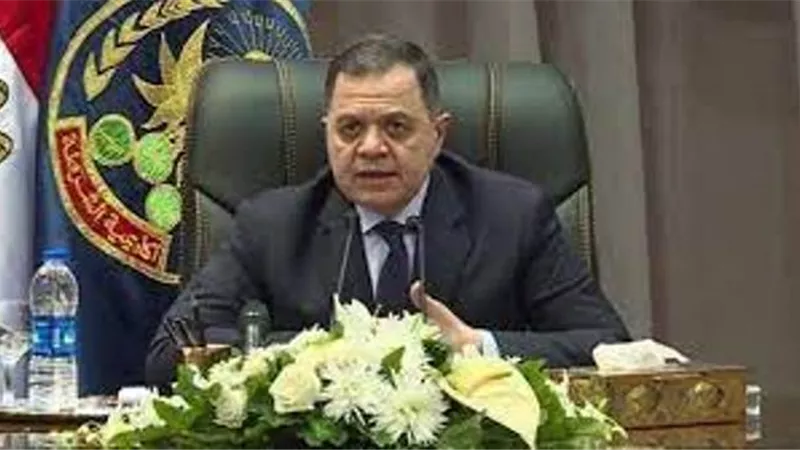 وزير الداخلية يعتمد حركة التنقلات والترقيات السنوية للشرطة