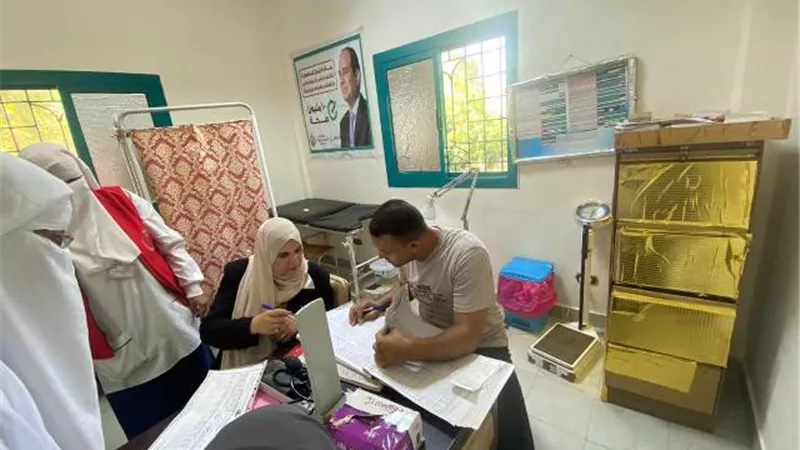 1128 سيدة مستفيدة بالقافلة السكانية بشربين