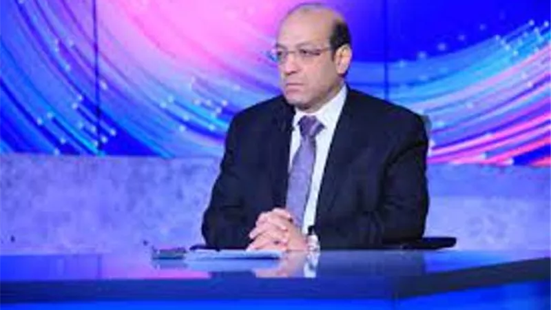 خبير اقتصادي يطالب بإجراءات تحفز العملاء لشراء الشهادات الدولارية