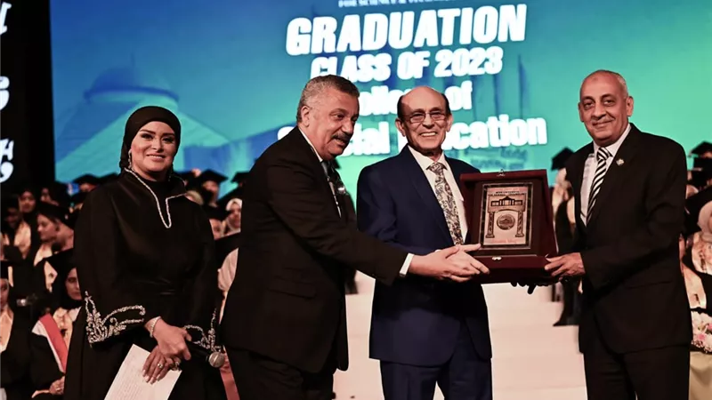 بالصور.. جامعة مصر للعلوم والتكنولوجيا تحتفل بتخرج دفعة جديدة من كلية التربية الخاصة بحضور الفنان محمد صبحى