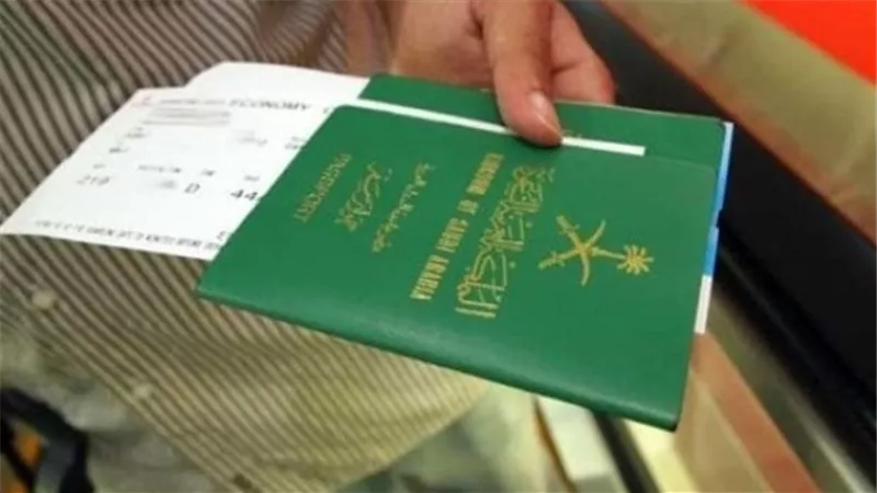 السعودية تلغي لاصق التأشيرات للقادمين من 12 دولة
