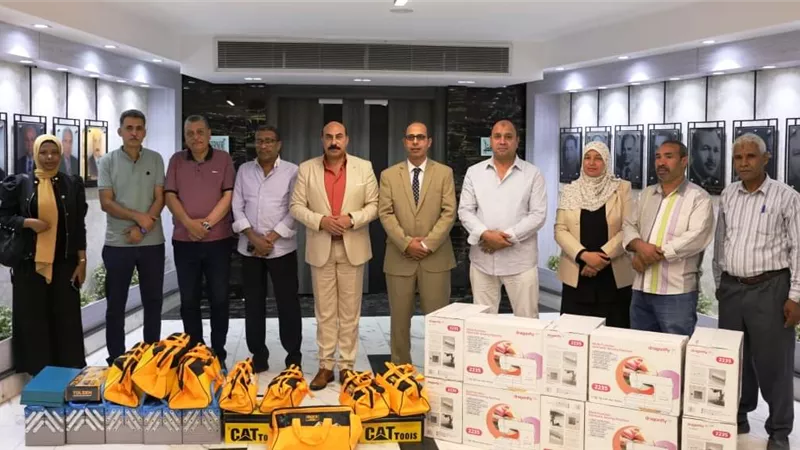 العمل:جوائز لأوائل خريجي برامج التدريب المهنى.ودورات جديدة باسوان