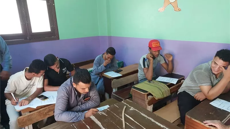 وزارة العمل تختتم برنامج تدريب على مهن التفصيل والخياط بالمنيا