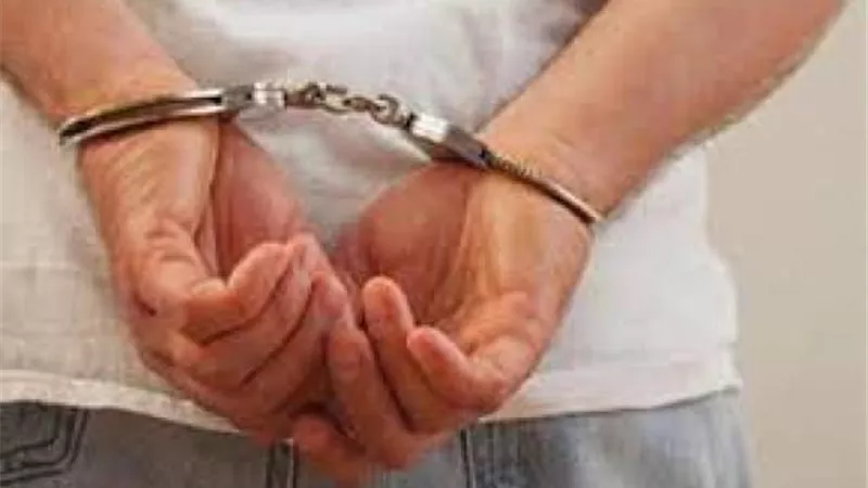 ادعى علاقته بالمسئولين فى الجهات الحكومية.. القبض على نصاب سوهاج