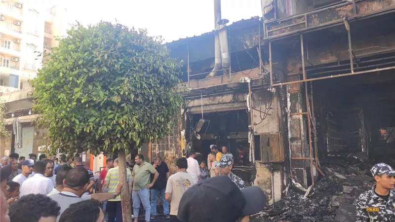 حريق هائل باحد المولات التجارية بمدينة مرسي مطروح