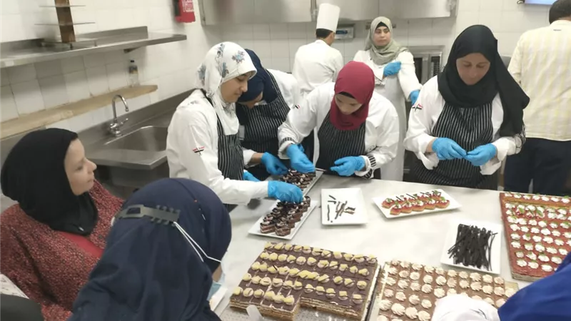 تواصل فاعليات مبادرة لقمة حلوة لتدريب السيدات بالبحر الأحمر