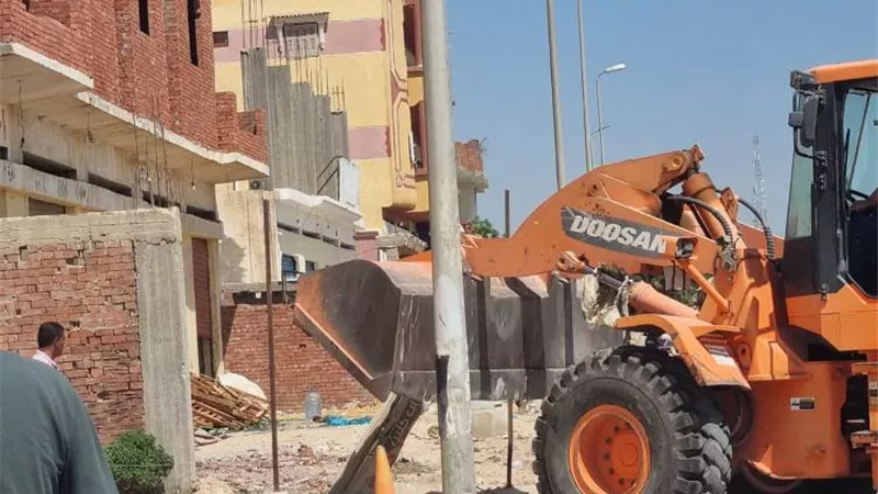حمله مكبرة لإزاله التعديات والإشغالات بمدينة النوبارية الجديدة