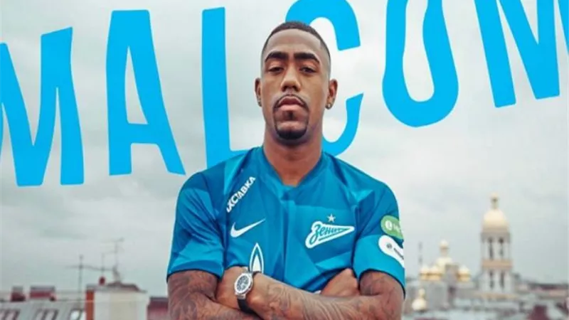 رسميا .. الهلال يتعاقد نجم برشلونة السابق
