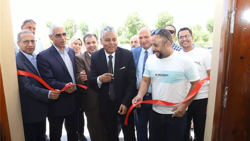 رئيس جامعة جنوب الوادي يفتتح مجمع خدمات المستشفيات الجامعية