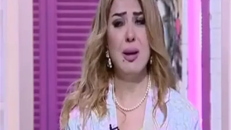 مادلين طبر تجهش بالبكاء أثناء رثائها «شوقي حجاب»