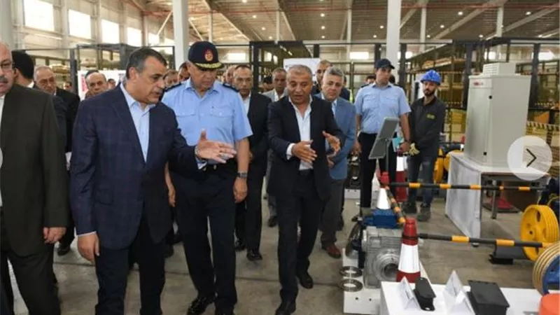 وزير الإنتاج الحربي وقائد القيادة الإستراتيجية يتفقدان مصنع إنتاج