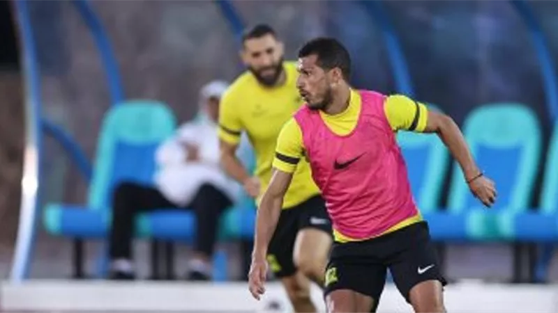 بنزيما يقود تشكيل اتحاد جدة أمام الترجي.. وطارق حامد أساسيا