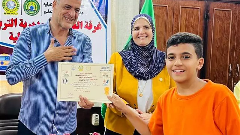 مدير تعليم الإسماعيلية يكرم الطلاب متصدري المراكز الجمهورية ..صور