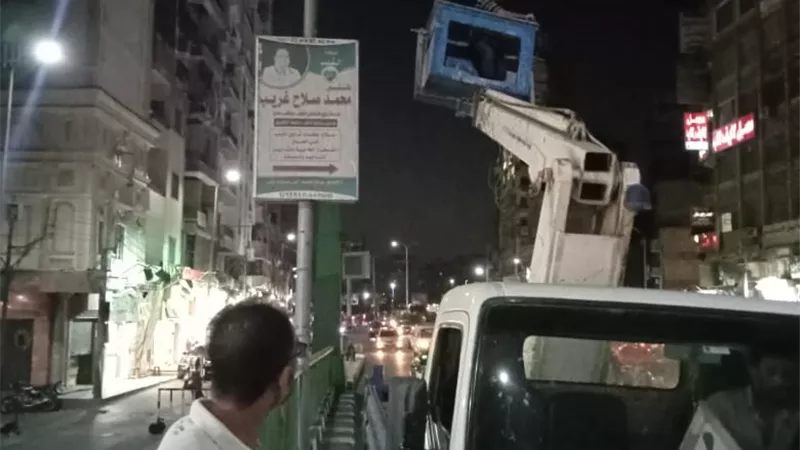 فصل الإضاءة عن الإعلانات بشوارع وميادين حي ثان الزقازيق