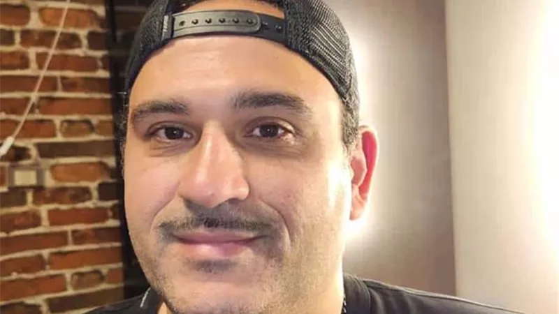 أكرم حسني يعلن انتهاء 