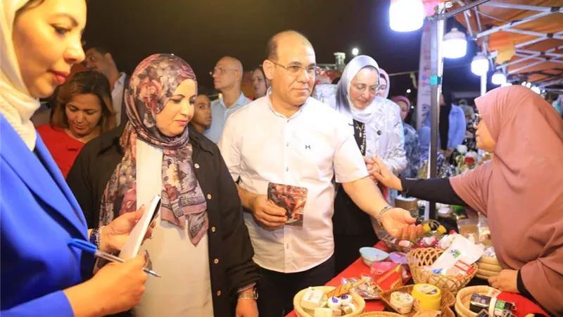 النائبة عفاف زهران تفتتح معرض الأسر المنتجة بكورنيش السويس ..صور