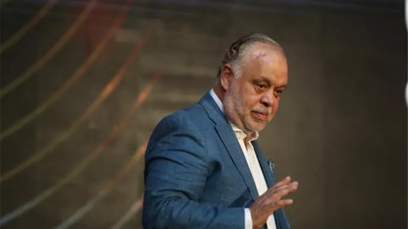 أشرف زكي يرد علي أزمة النقاد الفنيين مع المهرجان القومي للمسرح