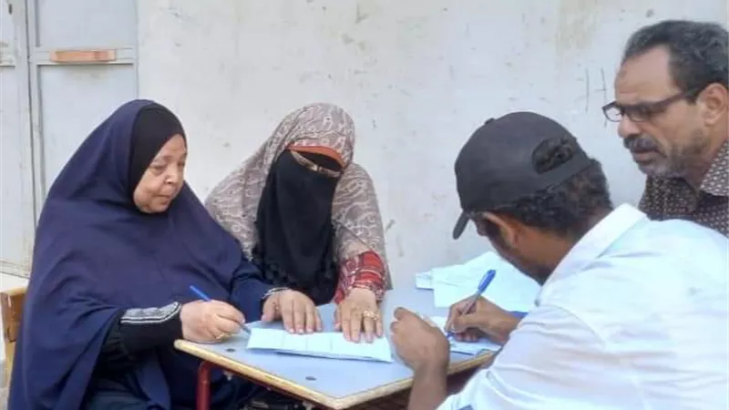 الكشف علي 70 سيدة وإجراء قياس مستوي ل145 مواطن بالسويس