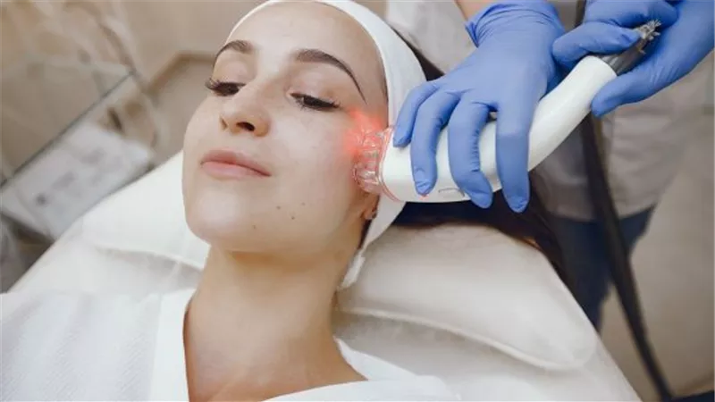 الضوء الأحمرعلاج غير جراحي آمن للبشرة