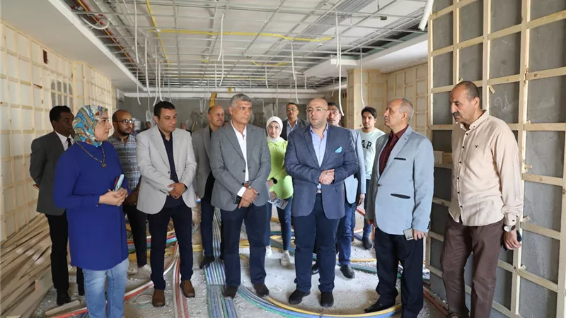 محافظ بني سويف يتفقد تجهيزات مركز الشبكة الوطنية للطوارئ