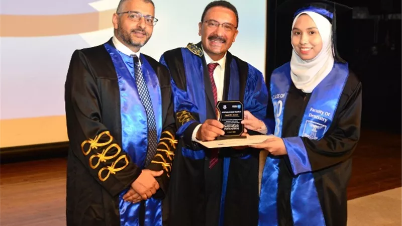 كلية طب الأسنان جامعة الإسكندرية تحتفل بتخريج ٨٨٠ طالب مصري ووافد