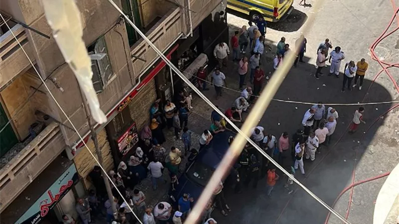 حريق هائل بسوبر ماركت بمحرم بك بالإسكندرية.. وإخلاء عقاره