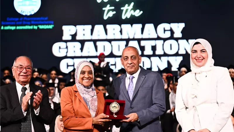 بالصور ... جامعة مصر للعلوم والتكنولوجيا تقيم حفلاً كبيراً لتخريج دفعة جديدة من كلية 
