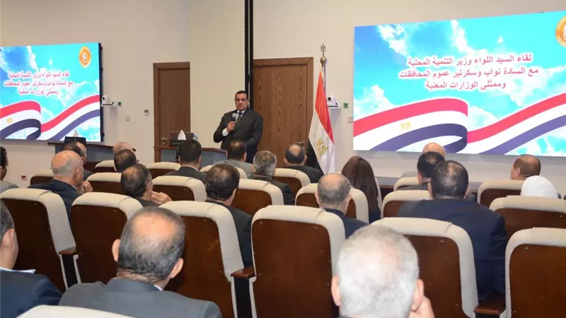 محافظ أسوان يكلف الجهات المختصةبتنفيذمنظومة ترشيدإستهلاك الكهرباء