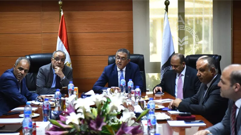 حظر فرض رسوم جديدة على المستثمرين.. وتسهيل تملك الأراضي