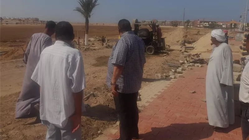إستكمال مشروع الممشى السياحي بمنطقة الكيلو 8 بسفاجا