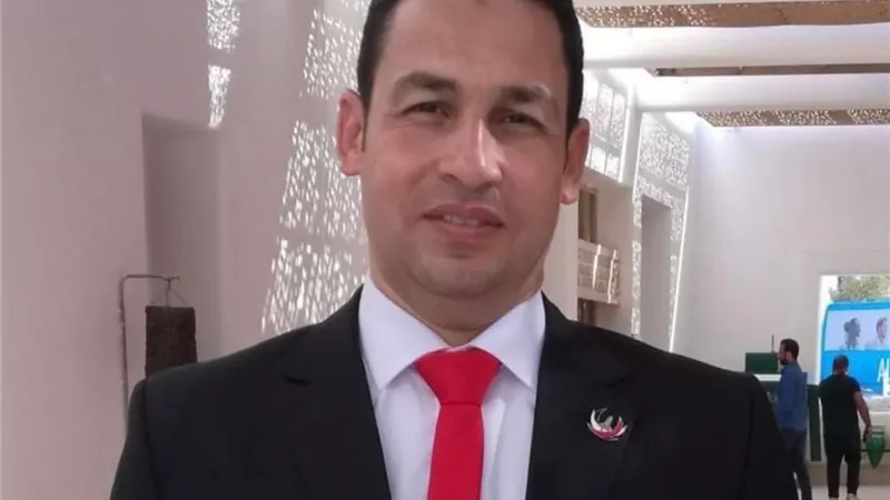 إبراهيم حمزة قائماً بعمل أمين جامعة عين شمس المساعد لشئون التعليم