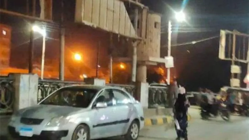 محافظ المنيا يتابع فصل الإعلانات المضيئة و التزام المحال التجارية