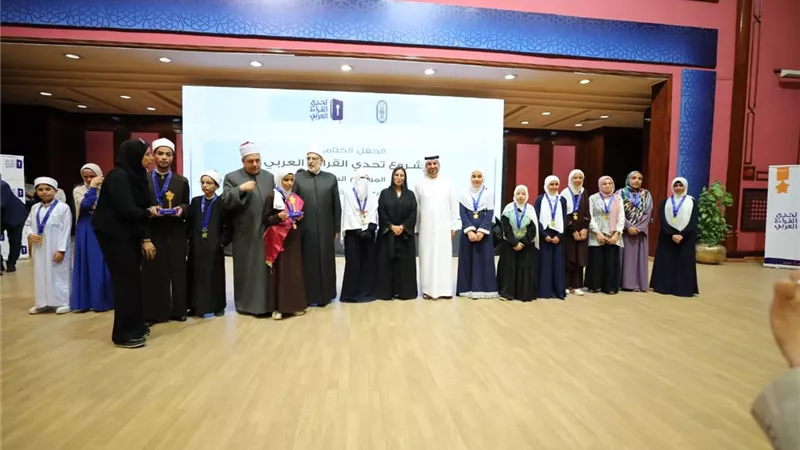 وكيل الأزهر وسفيرة الإمارات يكرمون طلاب الأزهر
