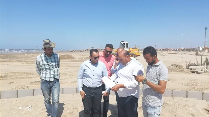 رئيس جهاز مدينة دمياط الجديدة يتابع معدلات التنفيذ لشاطىء قادرون