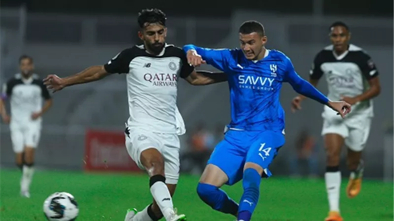 السد القطري يتصدر المجموعة بفوز مثير أمام الهلال السعودي