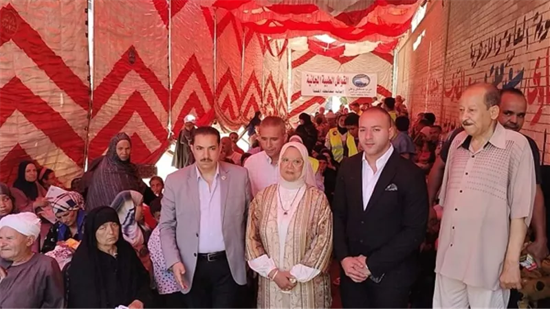 الكشف علي ٤٠٠ حالة في قافلة 
