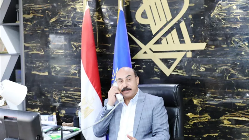 محافظ أسوان يهنئ الطالبة هاجر محمد الأولى على الجمهورية