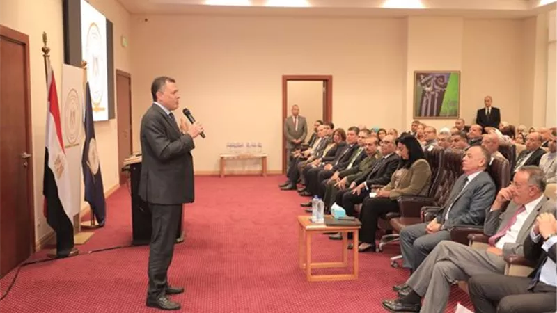 وزير السياحة يحث الموظفين على ترشيد استهلاك الكهرباء