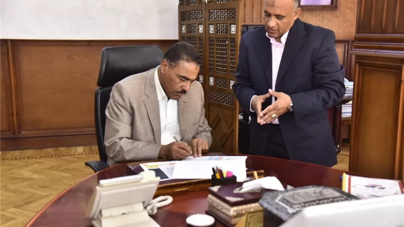 محافظ مطروح يعتمد نتيجة الدور الثاني لامتحانات الشهادة الاعدادية