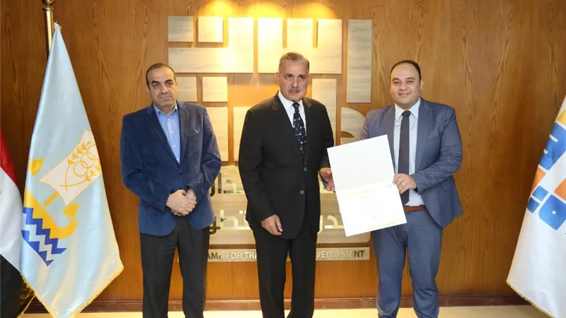 محافظ كفر الشيخ يسلم شهادات اعتماد مدربي مركز استدامة للتدريب